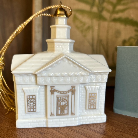 Lenox China 1991 Christmas Ornament Village Town Hall 3rd in Series w/Box EUC - Picture 5 of 8